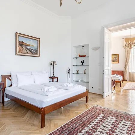 Classic Charm 2br Cornertub Smarttv * Budapest