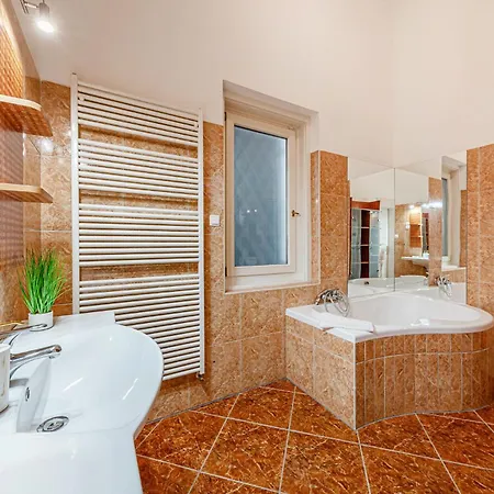 Appartamento Classic Charm 2br Cornertub Smarttv Budapest