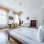 Apartamento Classic Charm 2br Cornertub Smarttv Budapeste