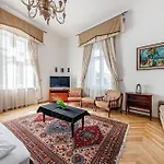 Apartamento Classic Charm 2br Cornertub Smarttv Budapeste