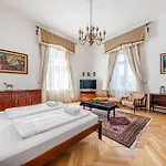 Apartamento Classic Charm 2br Cornertub Smarttv Budapeste