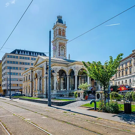 Classic Charm 2br Cornertub Smarttv Lägenhet Budapest
