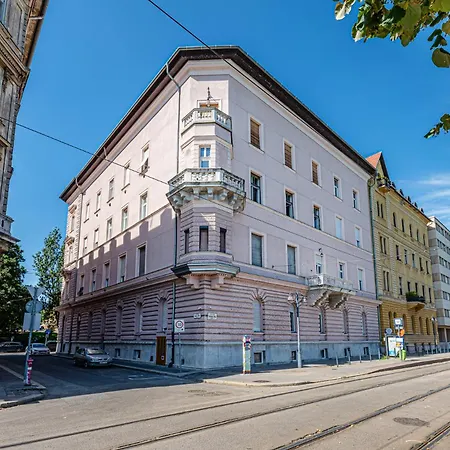 Classic Charm 2br Cornertub Smarttv Apartament Budapesta