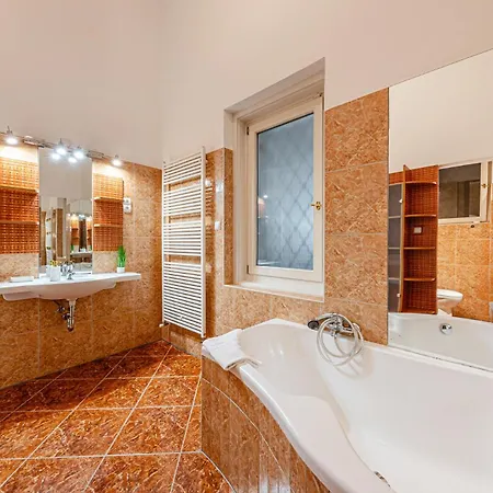 Apartament Classic Charm 2br Cornertub Smarttv Budapeszt