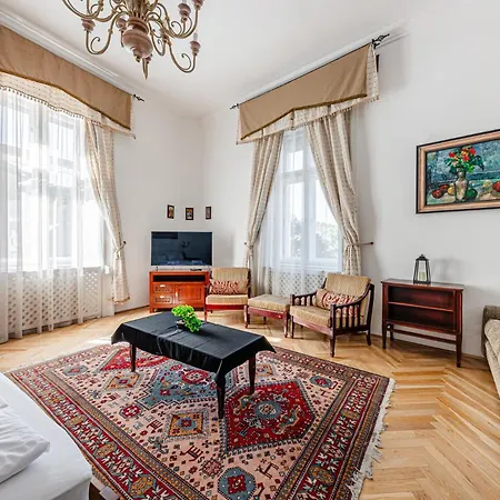 Lägenhet Classic Charm 2br Cornertub Smarttv Budapest