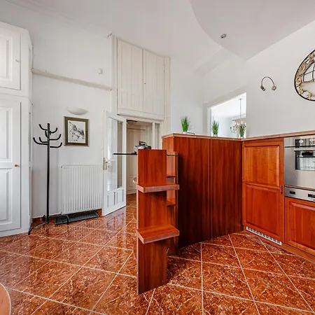 Lägenhet Classic Charm 2br Cornertub Smarttv Budapest