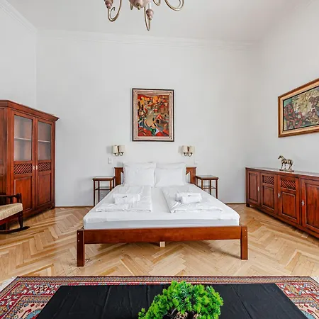 Classic Charm 2br Cornertub Smarttv Budapeszt