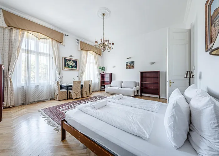 Apartment Classic Charm 2br Cornertub Smarttv Budapest