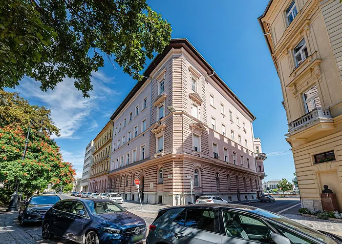 Classic Charm 2br Cornertub Smarttv *