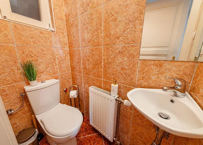 Classic Charm 2br Cornertub Smarttv * Budapesta