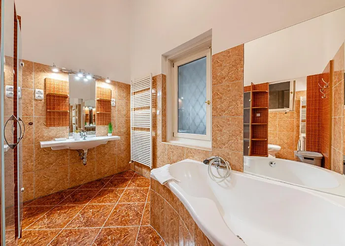 Apartament Classic Charm 2br Cornertub Smarttv Budapesta