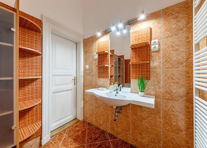 Classic Charm 2br Cornertub Smarttv Budapesta