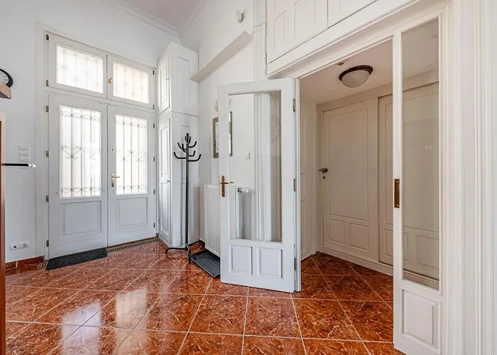 Classic Charm 2br Cornertub Smarttv * Budapesta