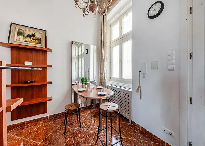 Classic Charm 2br Cornertub Smarttv Budapesta
