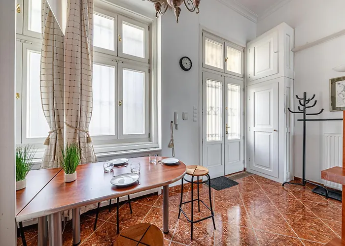 Apartament Classic Charm 2br Cornertub Smarttv Budapesta