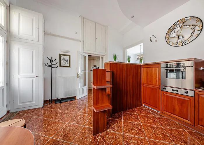 Apartament Classic Charm 2br Cornertub Smarttv Budapesta