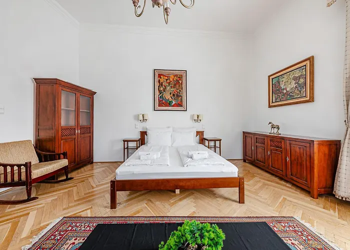 Classic Charm 2br Cornertub Smarttv Budapesta