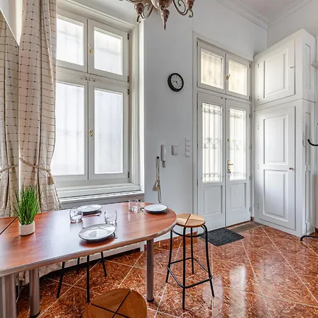 公寓 Classic Charm 2br Cornertub Smarttv 布达佩斯