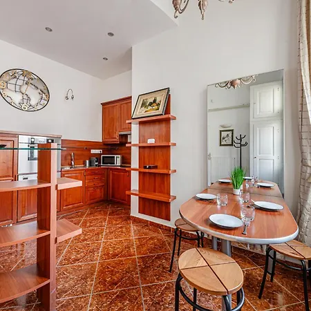 Classic Charm 2br Cornertub Smarttv 公寓 *